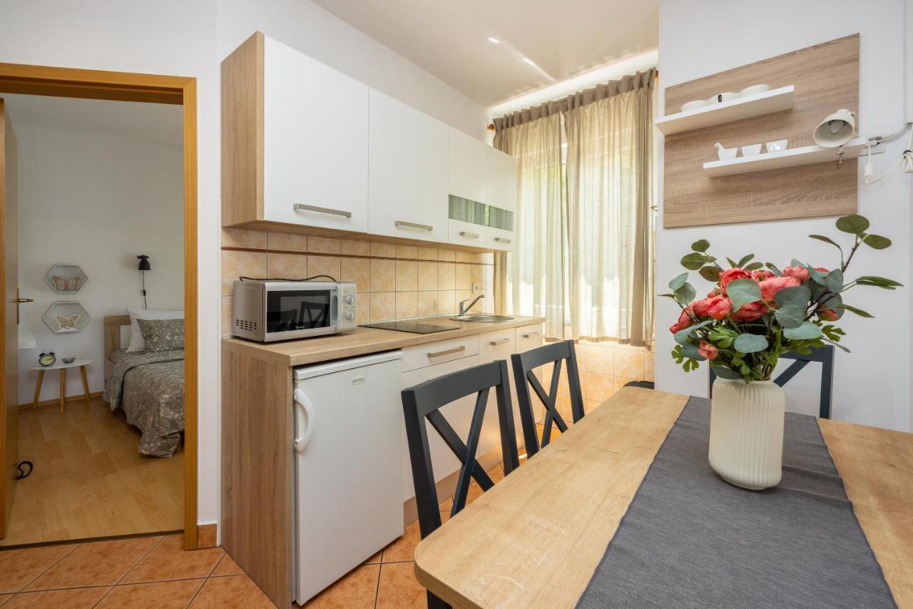 Apartments Claudia Crikvenica Esterno foto