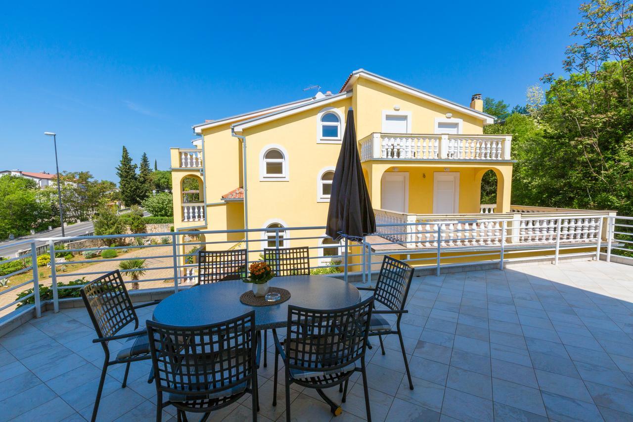 Apartments Claudia Crikvenica Esterno foto